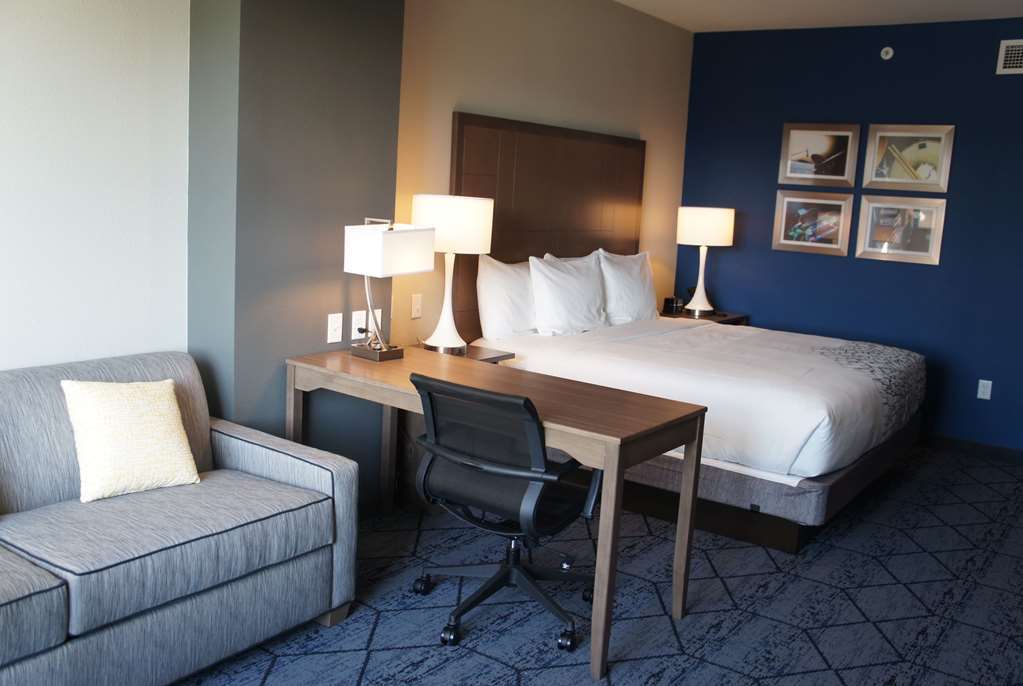 La Quinta Inn & Suites By Wyndham Kansas City Beacon Hill Bilik gambar