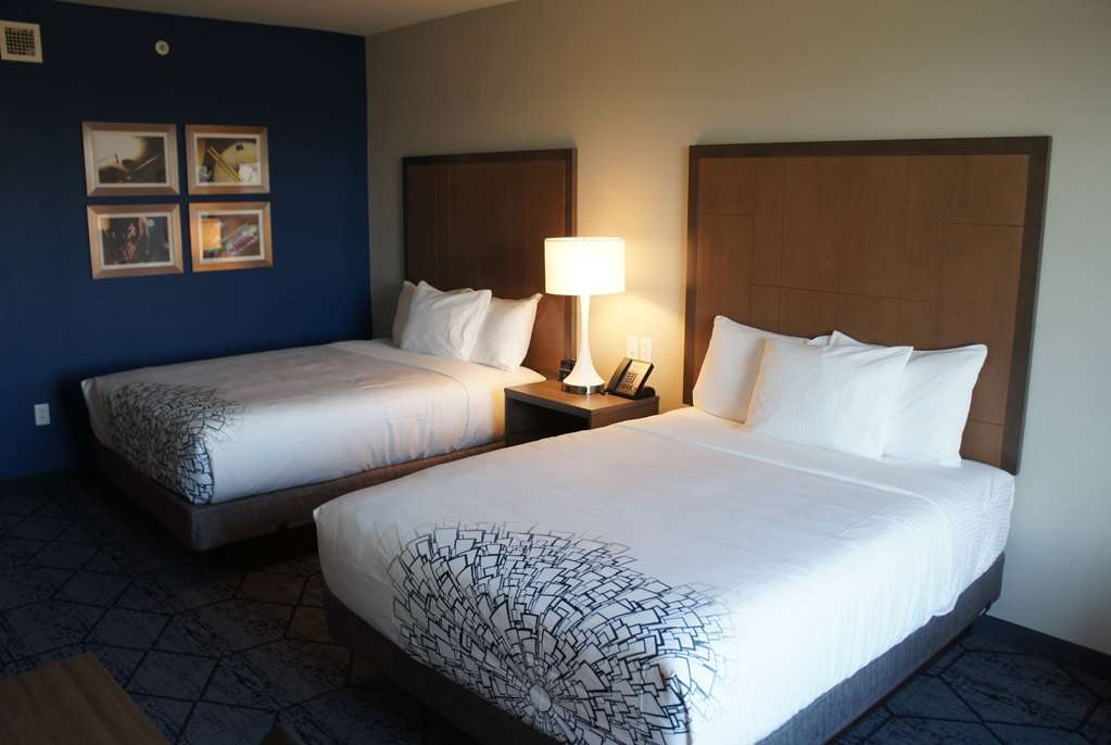 La Quinta Inn & Suites By Wyndham Kansas City Beacon Hill Bilik gambar