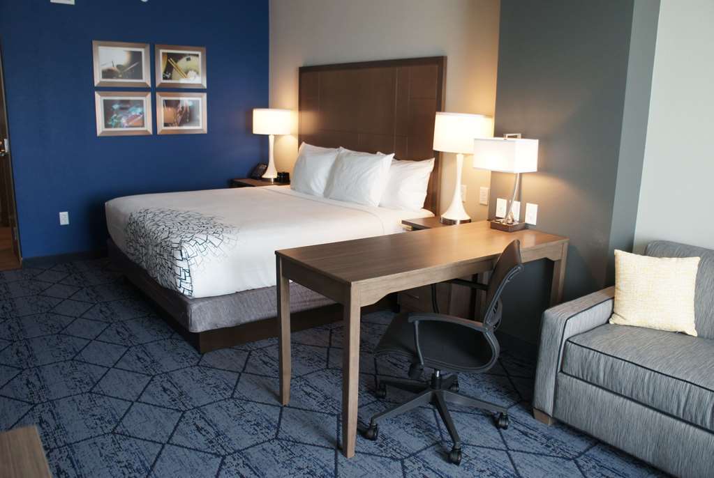 La Quinta Inn & Suites By Wyndham Kansas City Beacon Hill Bilik gambar