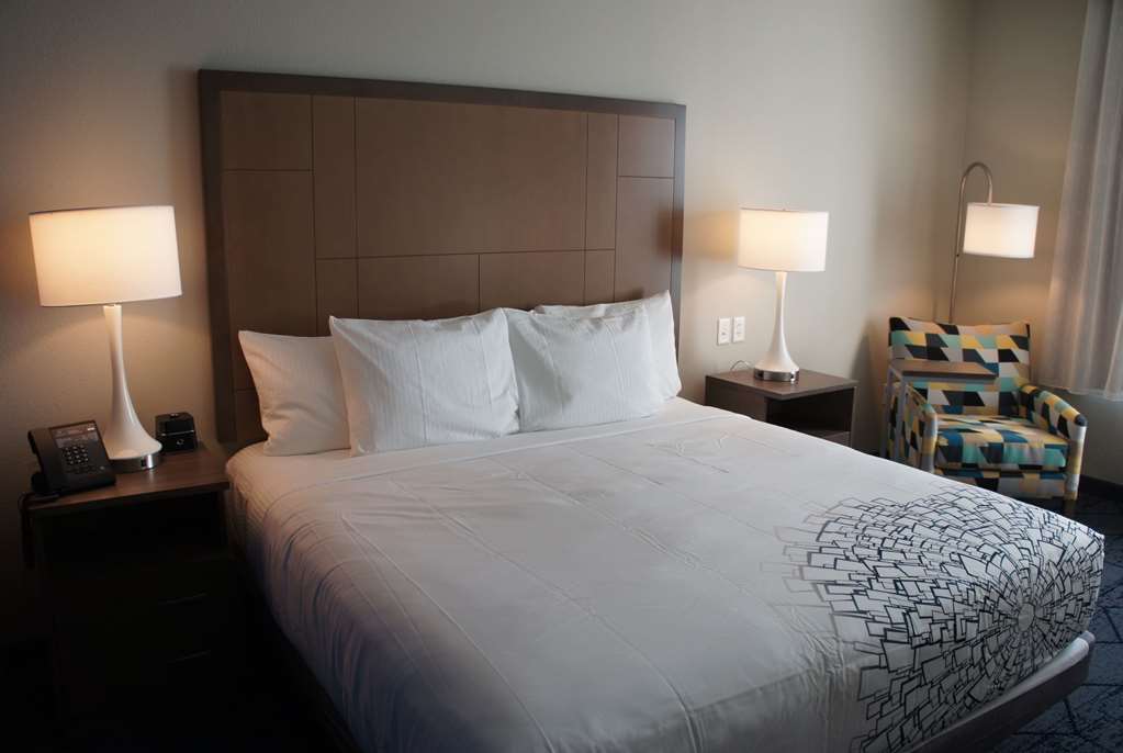 La Quinta Inn & Suites By Wyndham Kansas City Beacon Hill Bilik gambar