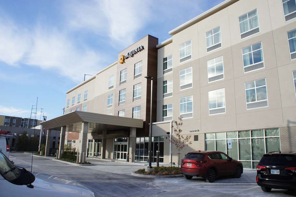 La Quinta Inn & Suites By Wyndham Kansas City Beacon Hill Luaran gambar